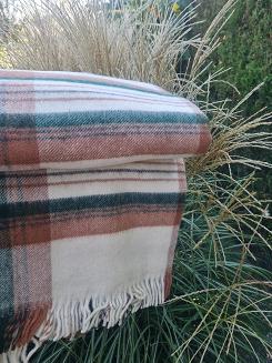 Koc wełniany z frędzlami Krzyś II 160x200 kratka ekri zielony rudy