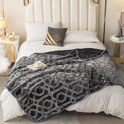 Koc akrylowy tłoczony VITO 200x220 geometryczny wzór grafitowy