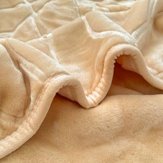 Koc akrylowy na fotel tłoczony LIV 80x160 gruby ciepły beżowy