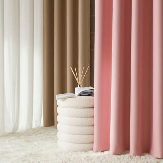 Zasłona gotowa typu blackout na przelotkach DONA 140x 250 pastelowy różowy