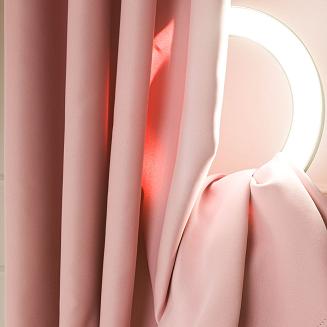 Zasłona gotowa typu blackout na przelotkach DONA 140x 250 pastelowy różowy