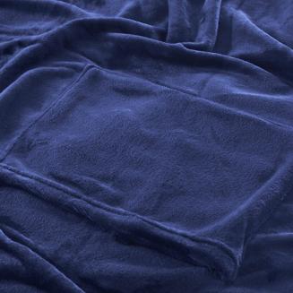 Koc narzuta BINGIE 150x180 granatowy z rękawami TV