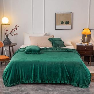 Koc narzuta Ruffy 150x200 butelkowa zieleń z falbankami