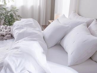 Narzuta dekoracyjna fakturowana Dotta 240x260 biała z haftem kropek