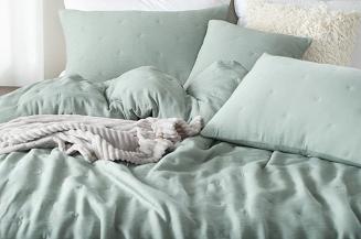 Poszewka muślinowa struktura do narzuty Stella 45x45 szałwiowa z haftem krzyżyków