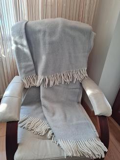 Koc wełniany z frędzlami 150x200 DIAGONAL wełna nowozelandzka jasnoszary