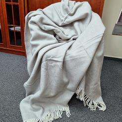 Koc wełniany z frędzlami 150x200 DIAGONAL wełna nowozelandzka jasnoszary