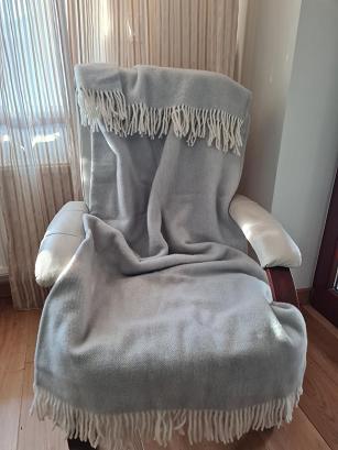 Koc wełniany z frędzlami 150x200 DIAGONAL wełna nowozelandzka jasnoszary