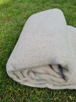 Koc wełniany jednobarwny z frędzlami sepia