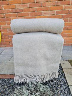 Koc wełniany jednobarwny z frędzlami sepia