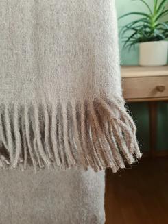Koc wełniany jednobarwny z frędzlami sepia