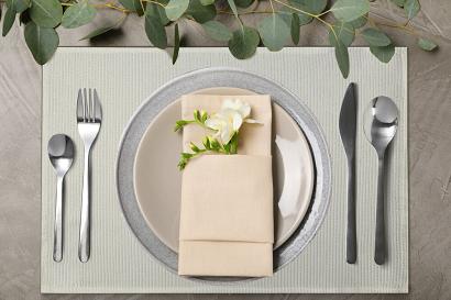 Serwetka d dekoracyjna ALISA 40x30 x4 szt. biała żakardowy wzór w paski zdobiony złotą nicią