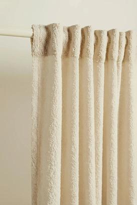 Zasłona gotowa na taśmie Dreamy Boucle 140x270 beżowa o strukturze boucle