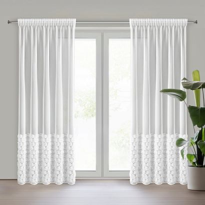 Firana gotowa z siatki na taśmie ROSES 140x270 Eva Minge Eurofirany biała z 12 pasami róż