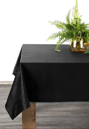 Obrus dekoracyjny MELINDA 140x180 z welwetu czarny z ozdobną listwą