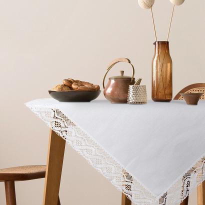 Obrus dekoracyjny SUSAN 85x85 Eurofirany biały z ozdobną koronką