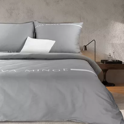 Pościel satynowa SILK 160x200 Eva Minge Eurofirany srebrna biała z nadrukiem logo