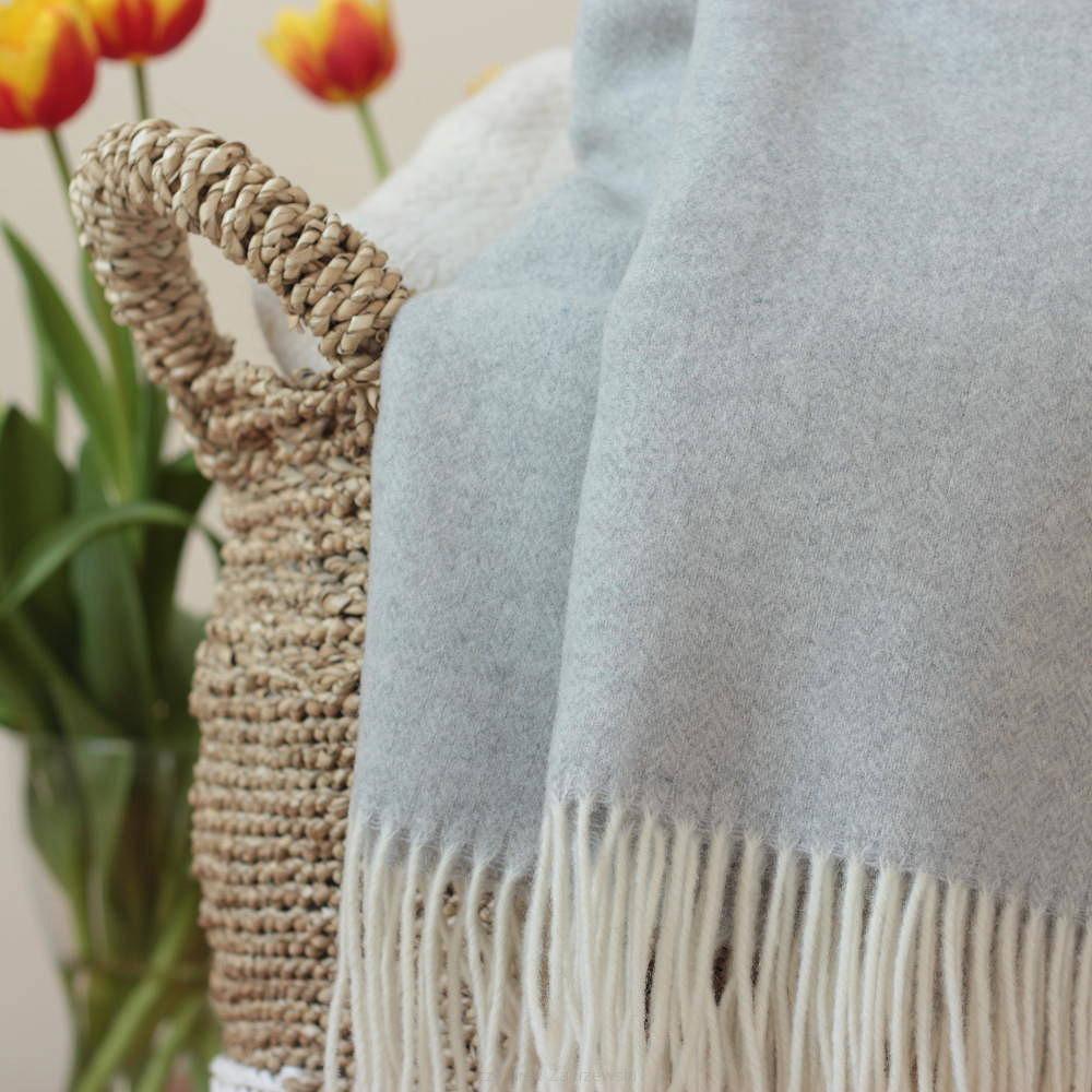 Koc wełniany z frędzlami 140x200 kaszmir jodełka szary