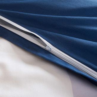 Pościel satyna bawełniana SATYNLOVE 220x200 biała granatowa pasy ornamenty