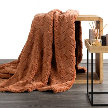Koc narzuta CARO 150x200 Design91 ceglasty puszysty wytłaczany w kratę