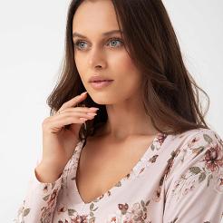 Koszula damska LUNA kod 288 pudrowa w różowo-oliwkowe kwiaty