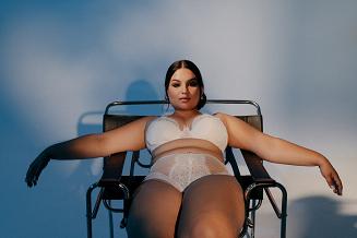 Biustonosz z koronką Semi Soft AV 2147 półusztywniany kremowy