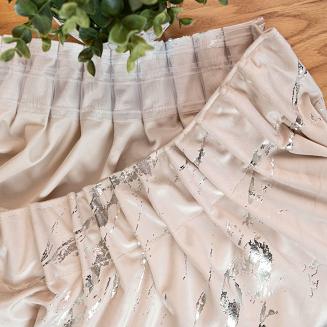 Zasłona gotowa na taśmie MARMA 140x250 kremowa ze srebrnym nadrukiem