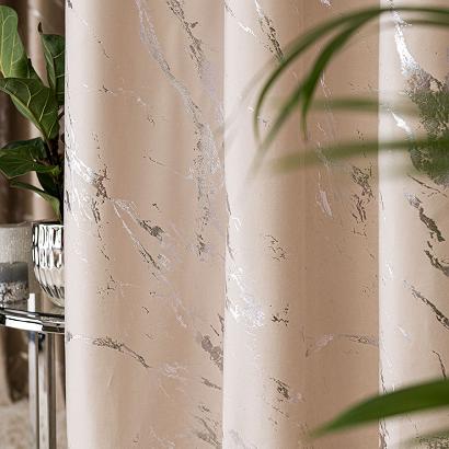 Zasłona gotowa na taśmie MARMA 140x250 kremowa ze srebrnym nadrukiem