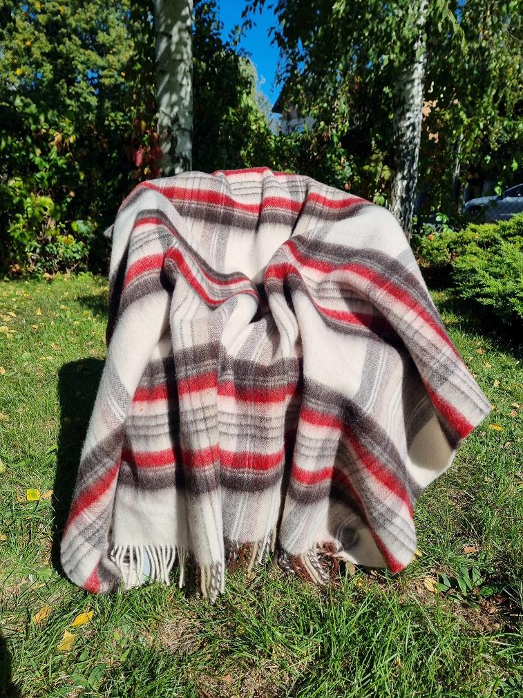 Koc wełniany z frędzlami 155x205 mała krata czerwona ekri brązowa