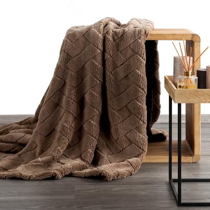 Koc narzuta CARO 170x210 Design91 ciemnobrązowy puszysty wytłaczany w kratę