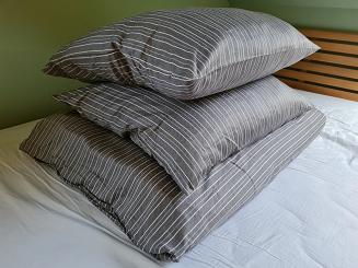 Pościel satynowa 160x200 grafitowa tenisowe prążki jodełka