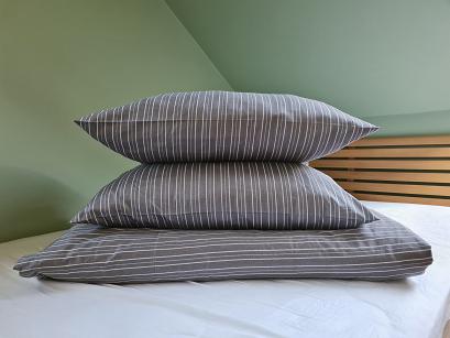 Pościel satynowa 160x200 grafitowa tenisowe prążki jodełka