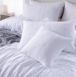 Poszewka muślinowa struktura do narzuty Stella 45x45 biała z haftem krzyżyków