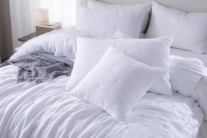 Poszewka muślinowa struktura do narzuty Stella 45x45 biała z haftem krzyżyków