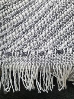 Komplet dekoracyjny narzuta 170x205 + 2x 60x170 srebrna krata z szarym paskiem