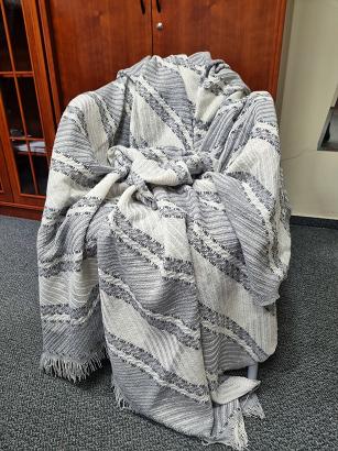 Komplet dekoracyjny narzuta 170x205 + 2x 60x170 srebrna krata z szarym paskiem