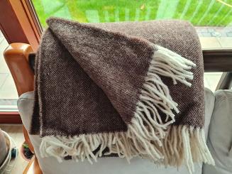 Koc wełniany z frędzlami 150x200 ROMBY wełna nowozelandzka brązowy