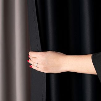 Zasłona gotowa typu blackout na przelotkach DONA 140x 250 czarna