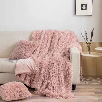 Poszewka dekoracyjna YETI 40x40 włochacz o strukturze futra pudrowy róż