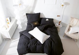 Pościel Queen 220x200 czarna ze złotą lamówką bizą