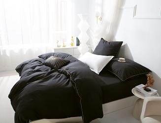 Pościel Queen 220x200 czarna ze złotą lamówką bizą