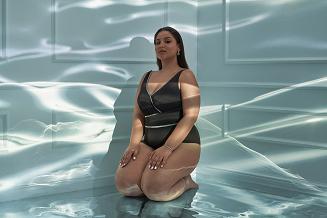 Strój kąpielowy jednoczęściowy padded SKJ 62 czarny ze srebrną taśmą