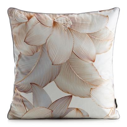 Poszewka dekoracyjna VELVET 45x45 Eurofirany złota beżowa rysowane kwiaty lilie