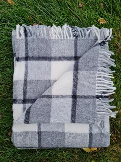 Koc wełniany z frędzlami 160x200 kremowy szary w kratę