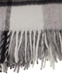 Koc wełniany z frędzlami 160x200 kremowy szary w kratę