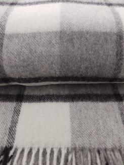 Koc wełniany z frędzlami 160x200 kremowy szary w kratę