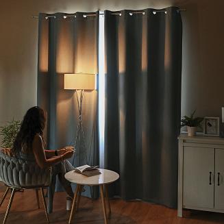 Zasłona gotowa na przelotkach 140x250 SUPER BLACKOUT zaciemniająca pastelowy szary