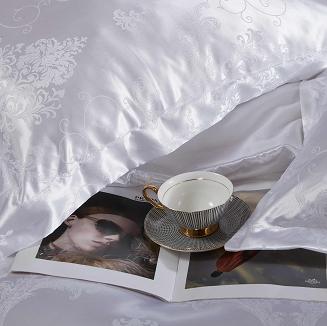 Ekskluzywna Pościel Atłasowa Z Haftem 220x200 AT002