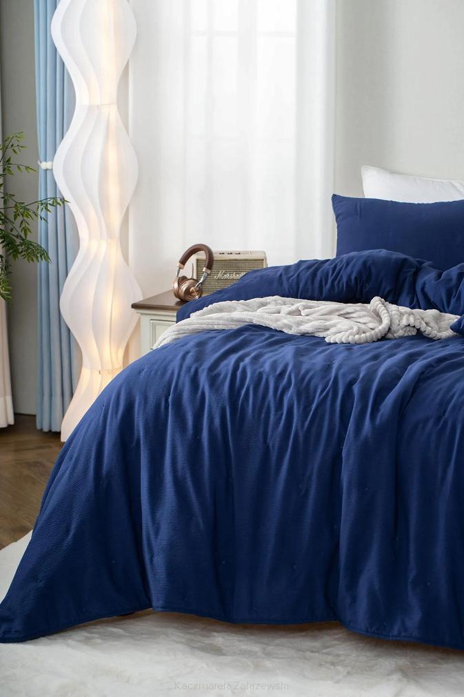 Narzuta dekoracyjna fakturowana Dotta 140x200 szafirowa z haftem kropek