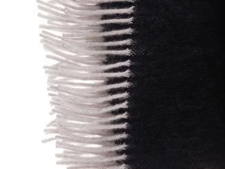 Koc wełniany jednobarwny z frędzlami czarny